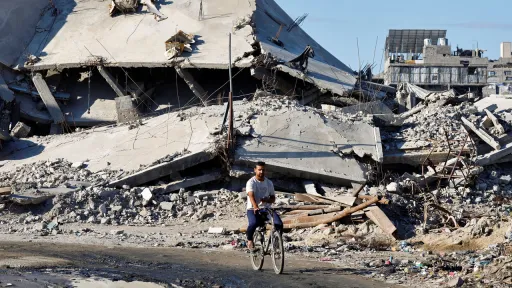 هآرتس: جنود إسرائيليون أقروا بقصف مبانٍ مأهولة بالمدنيين في غزة قبل إخلائها