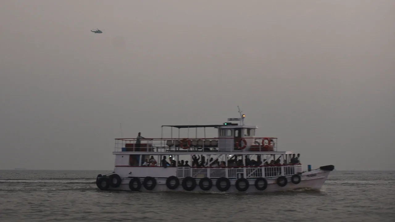 Pelo menos 13 crianças morreram afogadas após o barco virar no estado de Bihar, na Índia