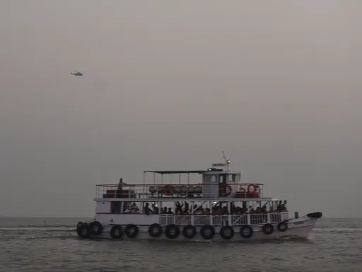 Pelo menos 13 crianças morreram afogadas após o barco virar no estado de Bihar, na Índia