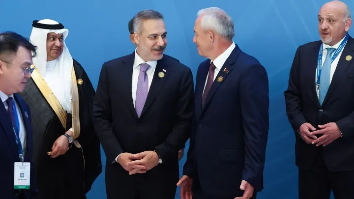 در نشست سران CICA، نمایندگان بسیاری از کشورها هنگام سخنرانی رئیس‌جمهور اسرائیل سالن را ترک کردند