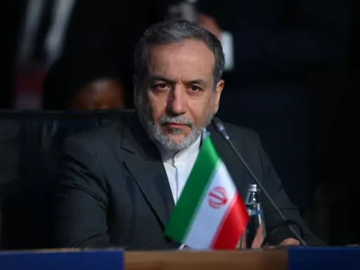 عراقچی: ایران نسبت به حضور آمریکا در منطقه نگران است
