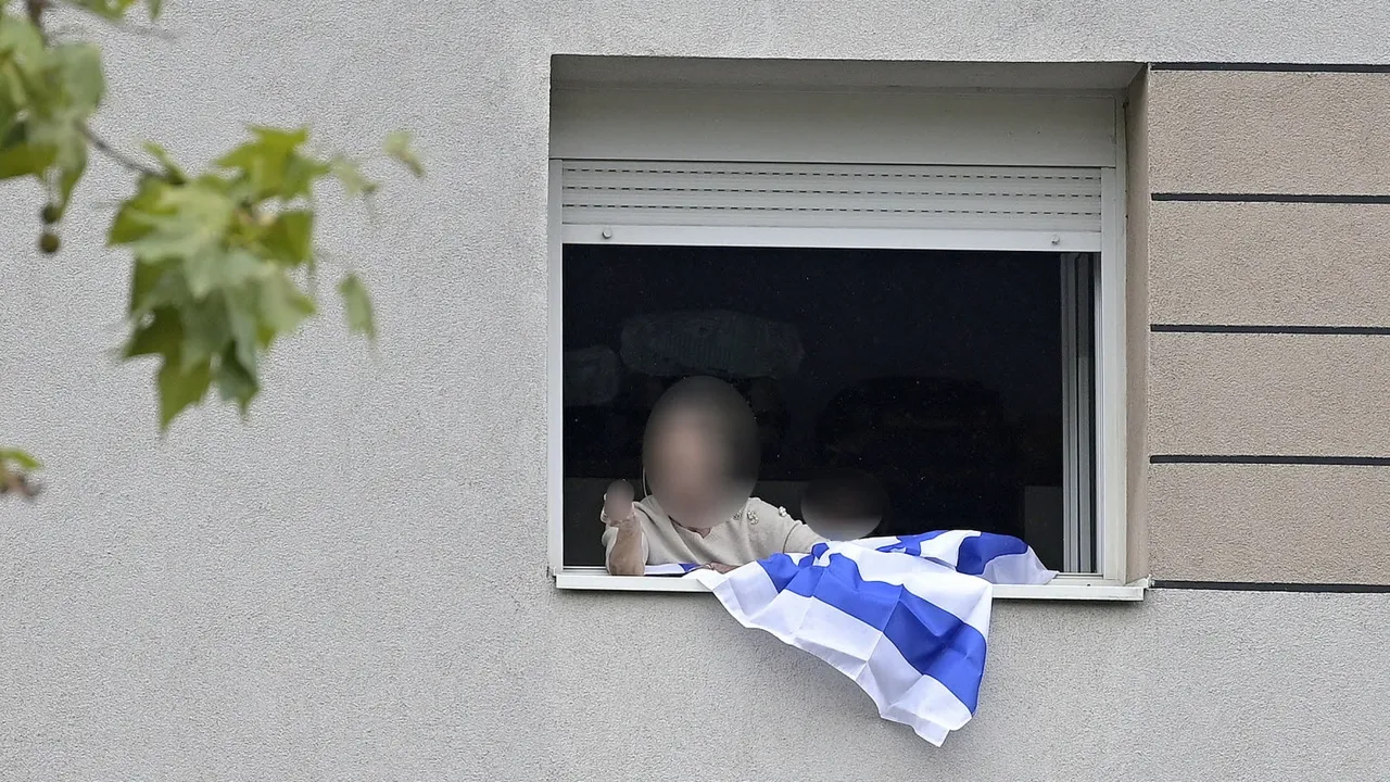 Во Франции женщину осудили за угрозу оружием школьникам на протесте