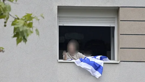 Во Франции женщину осудили за угрозу оружием школьникам на протесте