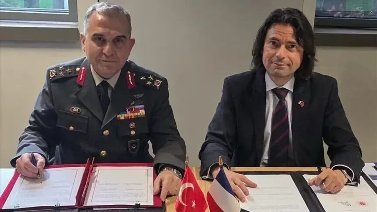 لتعزيز التعاون العسكري والحوار الاستراتيجي.. تركيا وفرنسا توقعان خارطة طريق دفاعية