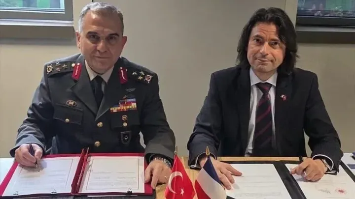 لتعزيز التعاون العسكري والحوار الاستراتيجي.. تركيا وفرنسا توقعان خارطة طريق دفاعية