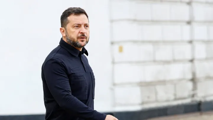 Zelensky: Moscovo está a preparar-se para um 'ataque maciço' à Ucrânia