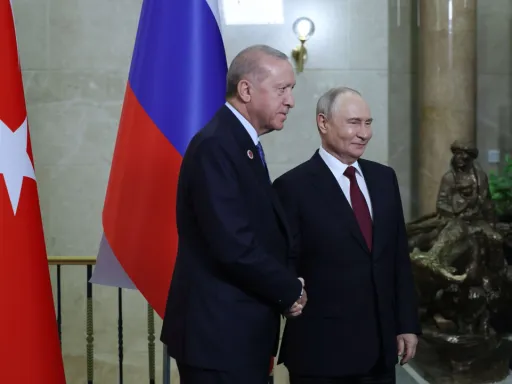 Erdogan e Putin discutem segurança no Mar Negro e contactos Rússia-Ucrânia em ligação telefónica