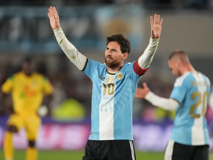 Última masterclass: Messi despede-se da Argentina em lágrimas após uma deslumbrante exibição final
