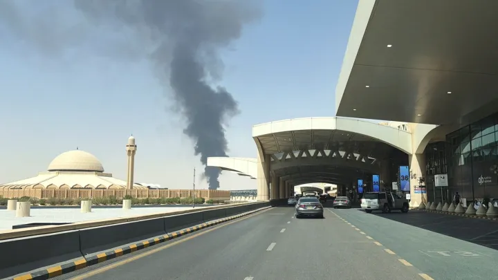 وسط إدانات عربية واسعة.. 3 قتلى و36 جريحاً بهجومين للحوثي على مطارَي أبها والرياض