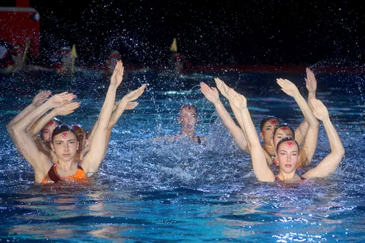 Srbija: Spektakl niških sinhronih plivačica uz filmsku muziku