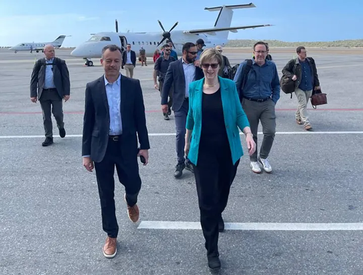 مسؤولة أمريكية رفيعة تصل إلى فنزويلا لبحث إعادة فتح البعثة الدبلوماسية واستئناف العلاقات