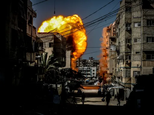 Ataques aéreos israelitas matam 37 em Gaza num dos ataques mais mortais desde o cessar-fogo