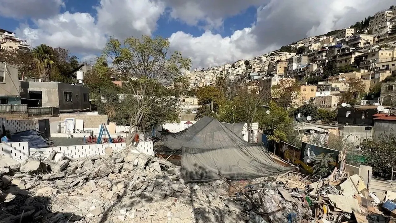 إسرائيل تُخطر بهدم 14 منزلاً في حيٍّ جنوبي المسجد الأقصى لإقامة "حدائق توراتية"