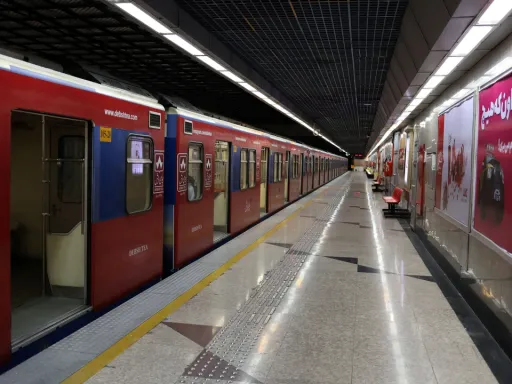 Irão designa 82 estações de metro e 300 estacionamentos como abrigos face às tensões com os EUA