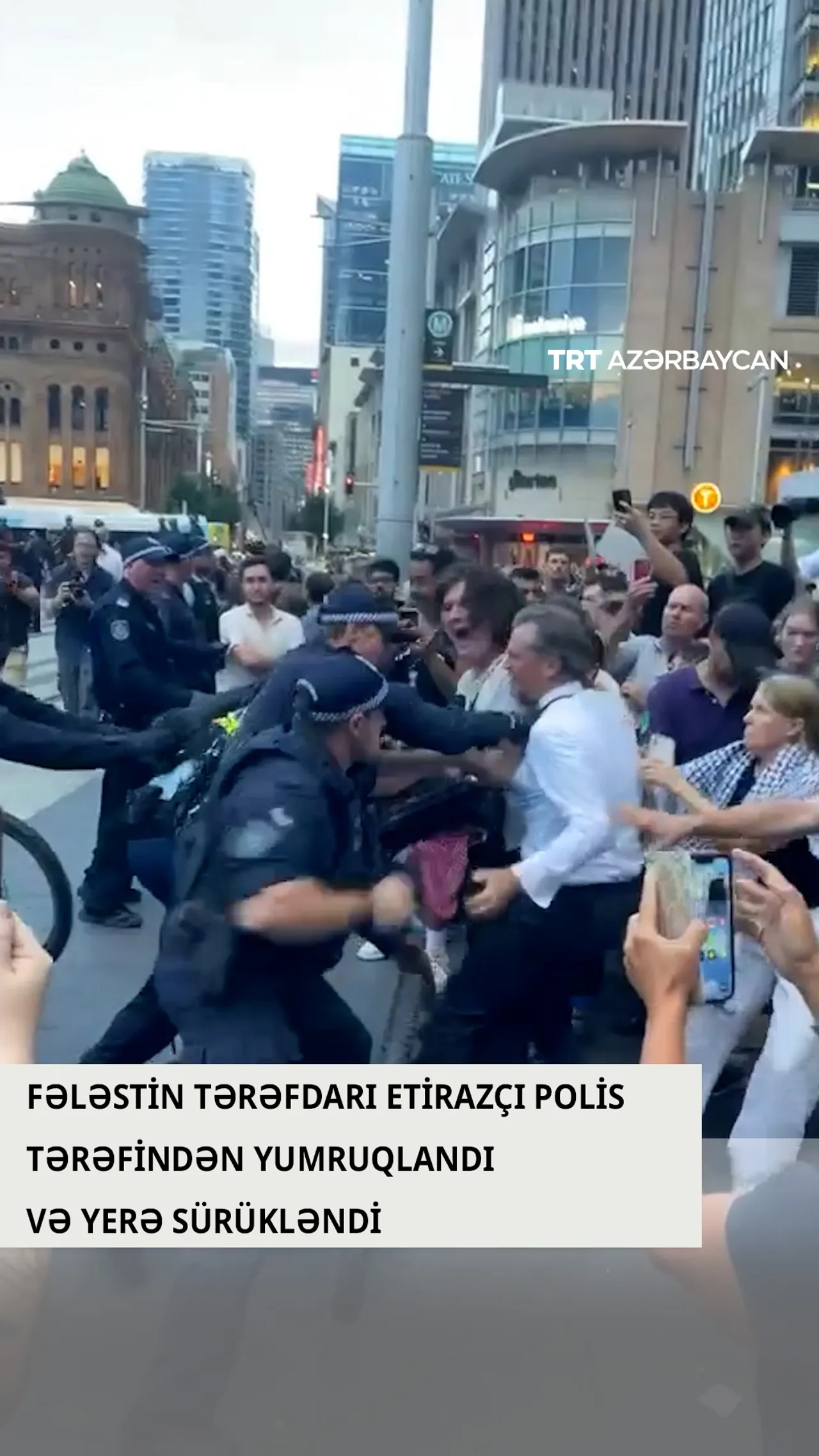 Sidneydə Fələstin tərəfdarı nümayiş zamanı polis bir kişini dəfələrlə yumruqladı