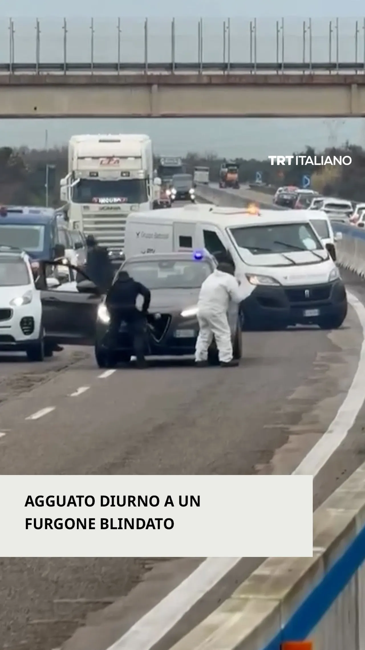 Agguato diurno a un furgone blindato