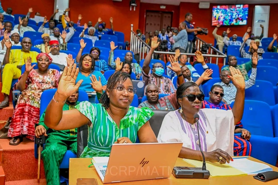 Burkina Faso: les députés entérinent la dissolution des partis politiques