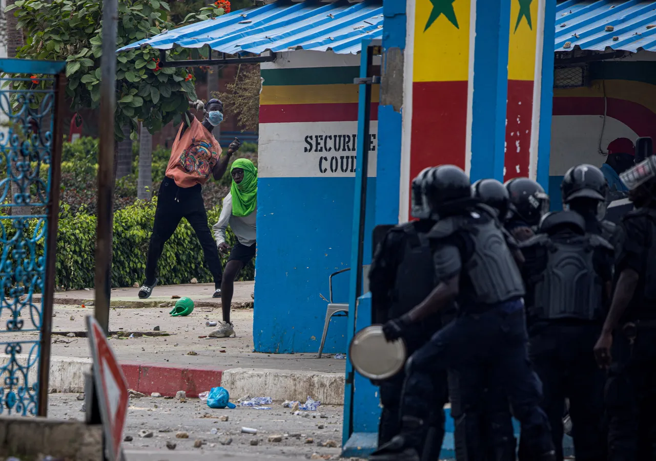 Sénégal : décès d'un étudiant après des heurts avec la police dans une université de Dakar