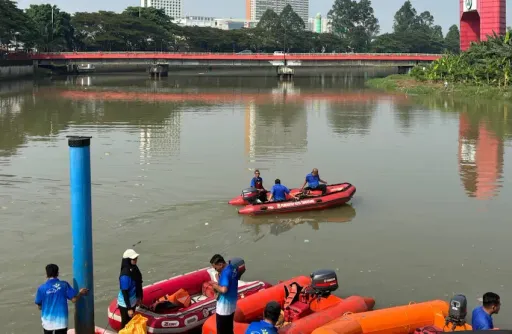 Sungai Jaletreng dan Cisadane tercemar usai kebakaran pabrik kimia di Tangerang Selatan