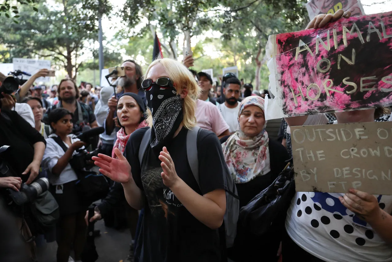 I dërguari për luftën kundër islamofobisë kërkon hetim ndaj policisë për protestën në Sindei