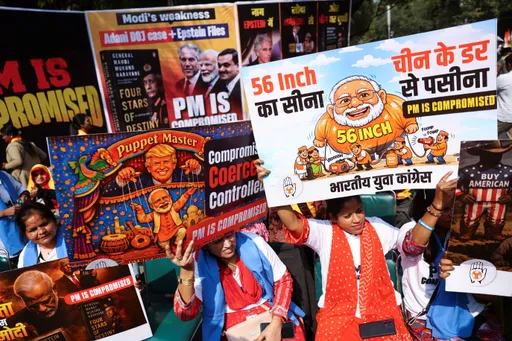 एपस्टीन फाइलों में मोदी का नाम सामने आने के विरोध में नई दिल्ली में प्रदर्शन हुए।