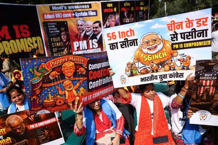 एपस्टीन फाइलों में मोदी का नाम सामने आने के विरोध में नई दिल्ली में प्रदर्शन हुए।