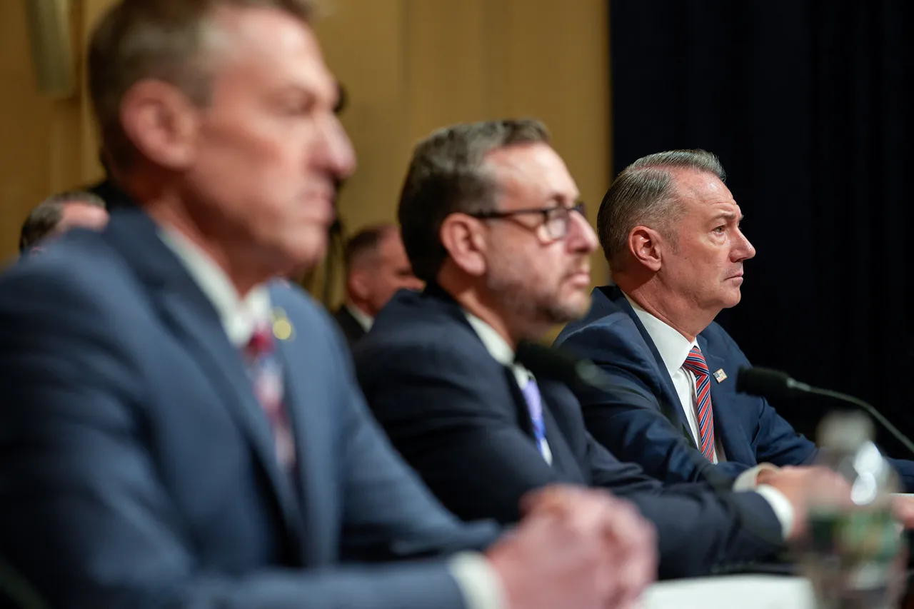 „Gestapo“-Methoden: ICE-Chef wehrt sich im Kongress gegen harte Vorwürfe