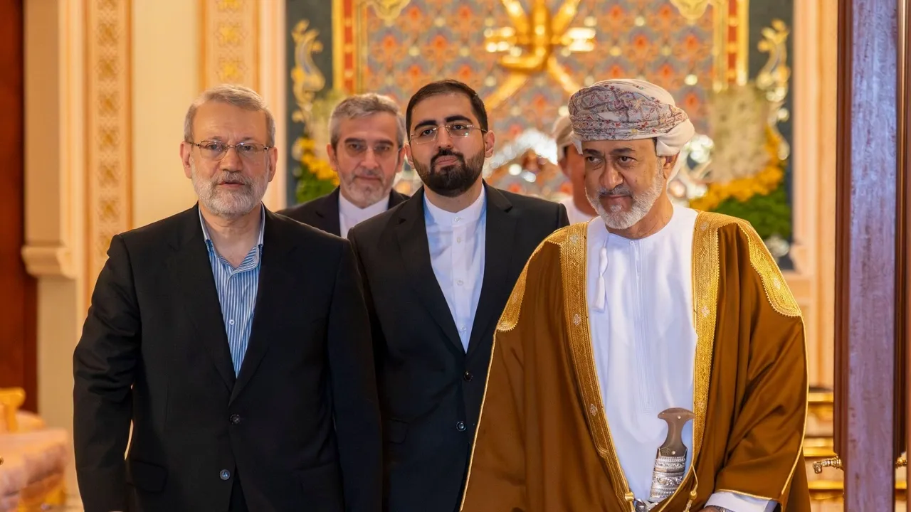 لاريجاني يبحث في مسقط التوصل إلى اتفاق "متوازن" مع واشنطن.. وطهران تجدد تحذيرها من أي هجوم