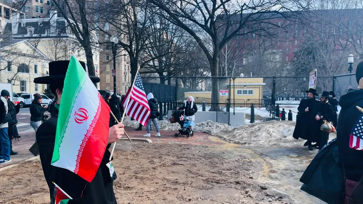 Netanyahu at White House amid protests urging Trump 'not to be misled' by Israeli PM over Iran