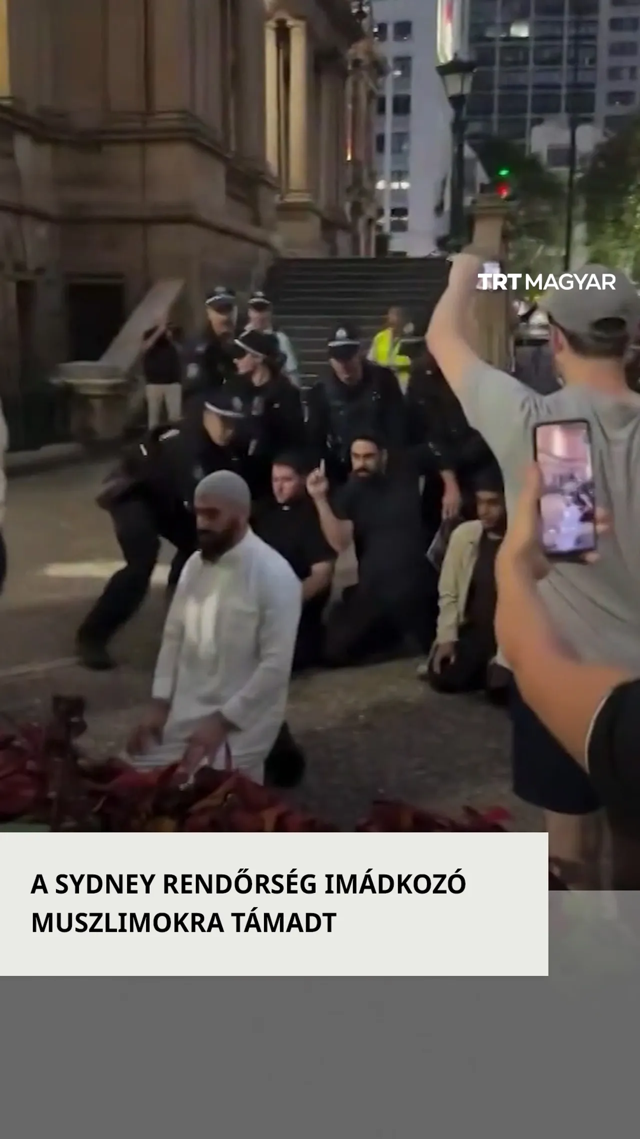 A sydneyi rendőrség békésen imádkozó muszlimokra támadt