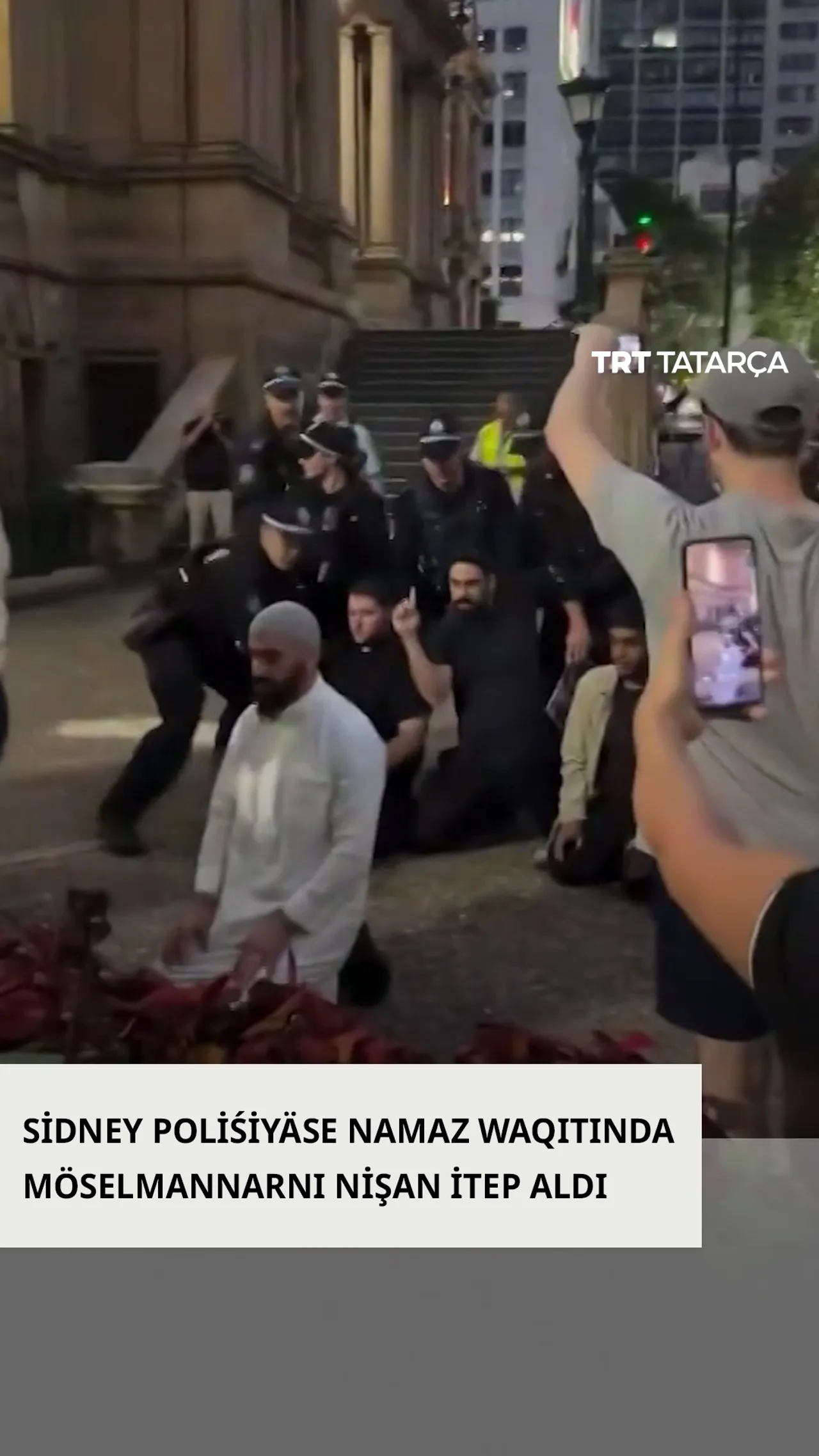 Sidney poliśiyäse namaz waqıtında möselmannarnı nişan itep alğan
