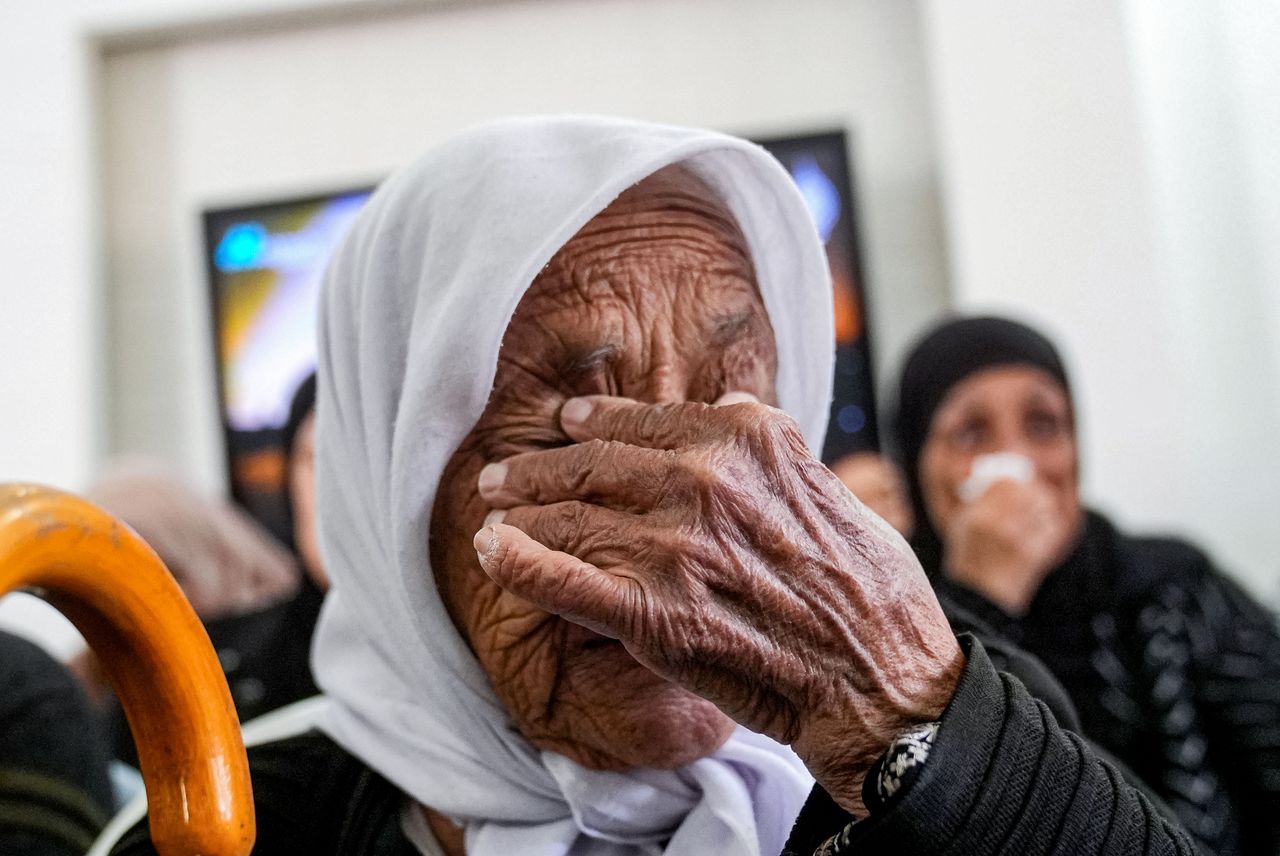 15 Palestinian families displaced by illegal Israeli settlers in ...