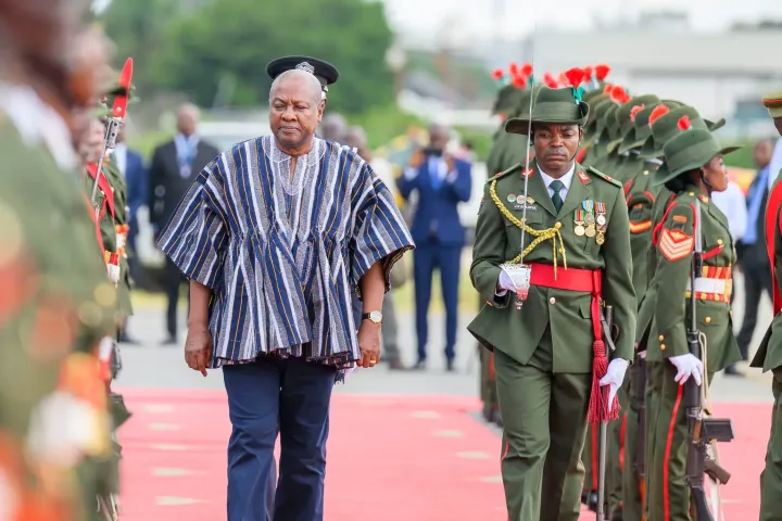 Fugu banter: Ghana dedicates Wednesdays to traditional smock