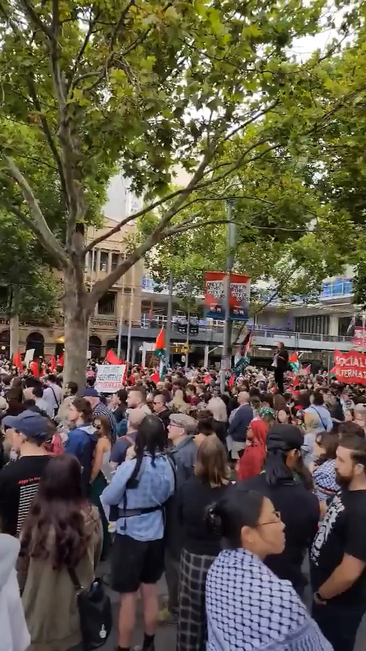 Aksi protes di Melbourne menentang kunjungan presiden Israel