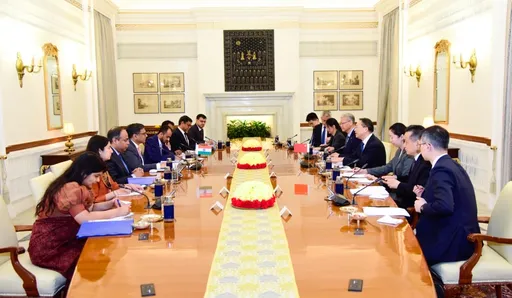 भारत-चीन रणनीतिक वार्ता में व्यापारिक चिंताओं और LAC स्थिरता पर विशेष ध्यान।