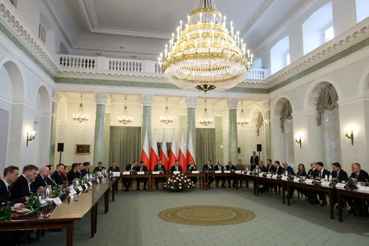 Poolse president spreekt veto uit tegen EU-defensieplan, premier zoekt ‘Plan B’