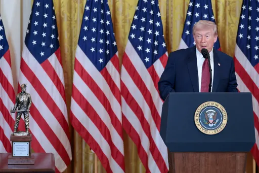 ترمب يفضل استمرار المفاوضات مع إيران ولاريجاني يؤكد حصرها في النووي