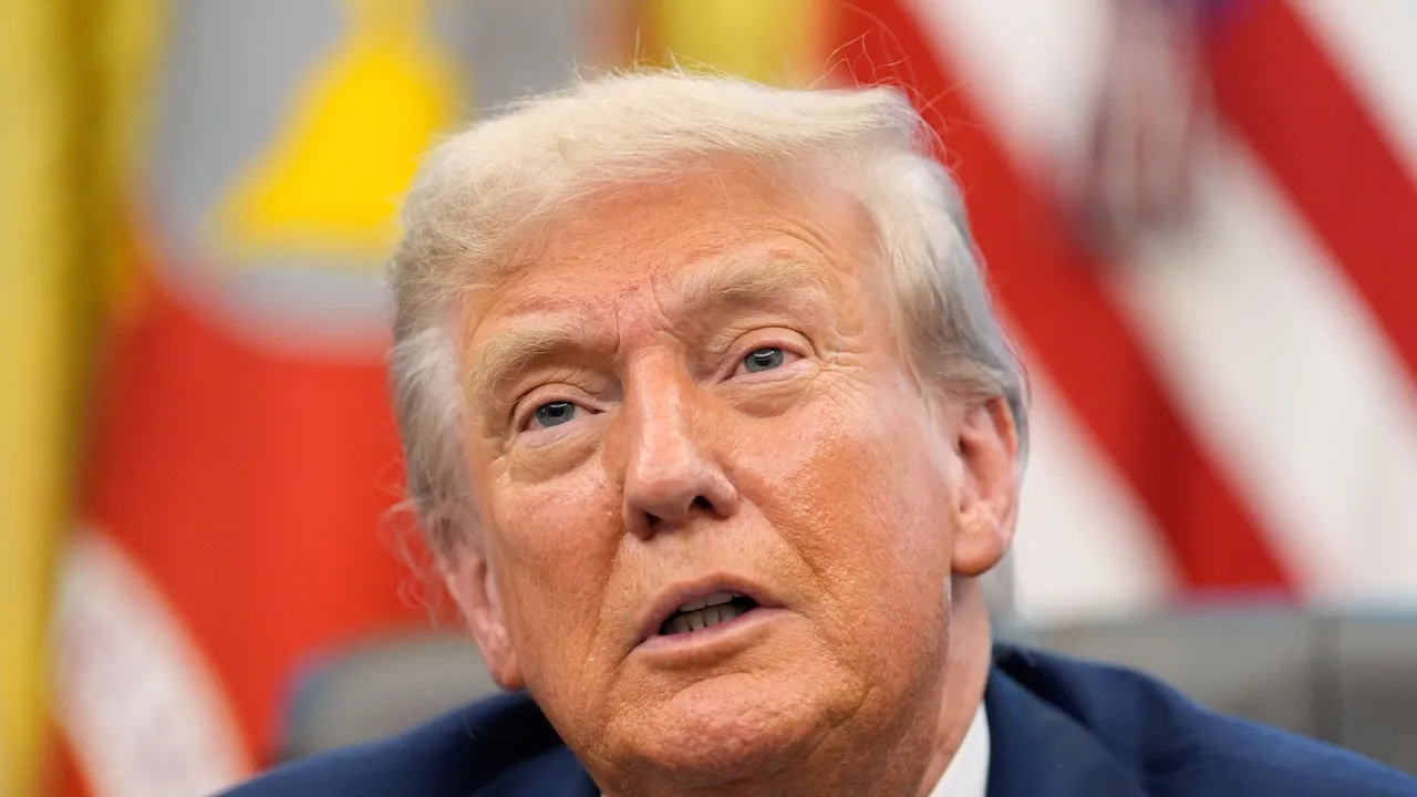 ترامپ اعزام ناو دوم به خاورمیانه را بررسی می‌کند؛ ادامه مذاکرات با ایران