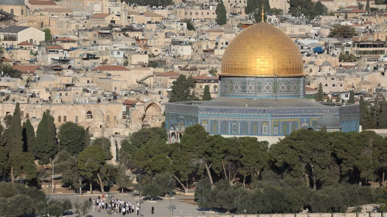 الضفة.. مصابة برصاص قوات الاحتلال وتحذير من قيود إسرائيلية على الأقصى خلال رمضان