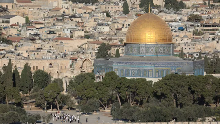 الضفة.. مصابة برصاص قوات الاحتلال وتحذير من قيود إسرائيلية على الأقصى خلال رمضان