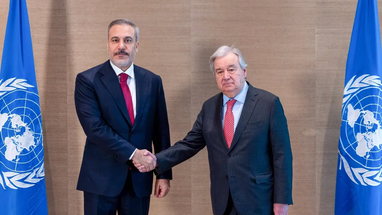 گفت‌وگوی تلفنی فیدان با دبیرکل سازمان ملل و وزیر امور خارجه پاکستان درباره تحولات منطقه‌ای و جهانی