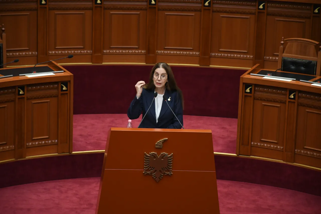 Kuvendi i Shqipërisë interpelancë me ministren e Arsimit për sigurinë në shkollë