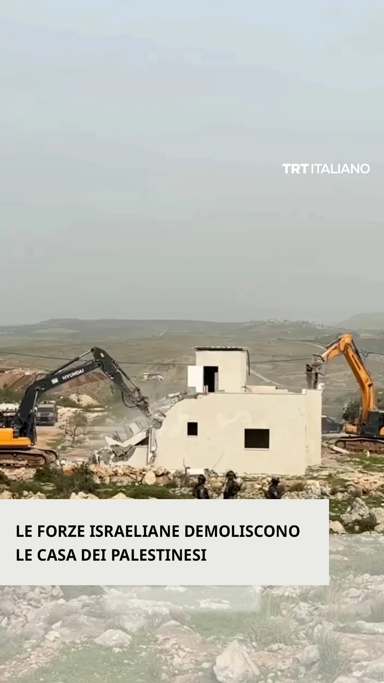 Le forze israeliane demoliscono le case dei palestinesi