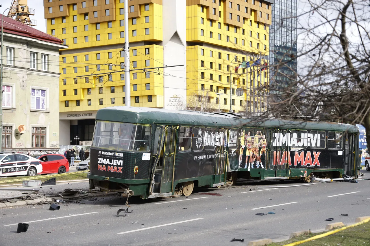 Jedna osoba poginula i dvije povrijeđene u iskakanju tramvaja u Sarajevu