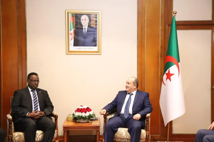 Wasiirka Cadaaladda JFS iyo RW Aljeeriya oo yeeshay wada-hadal lagu xoojinayo xiriirka garsoorka