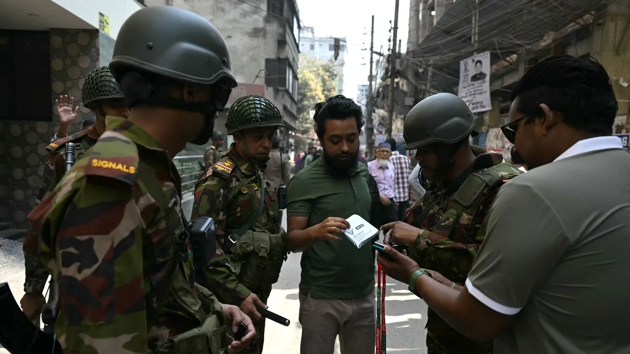 بنغلاديش تفتح مراكز الاقتراع في أول انتخابات منذ الإطاحة بالشيخة حسينة