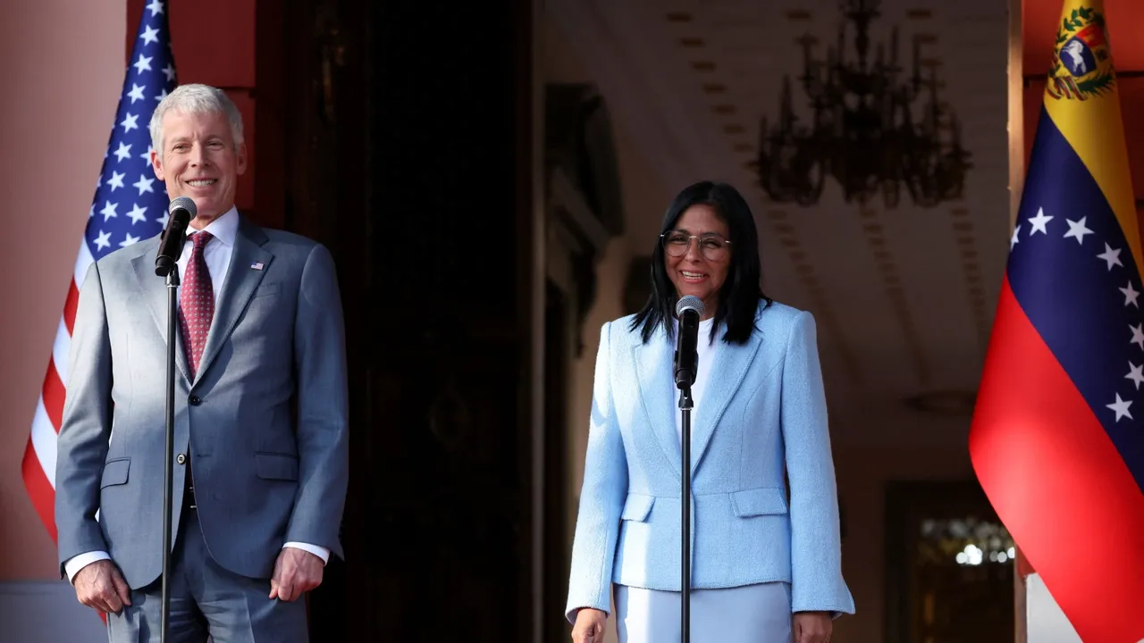 الرئيسة المؤقتة لفنزويلا ووزير الطاقة الأمريكي يبحثان في كاراكاس ملفات الطاقة