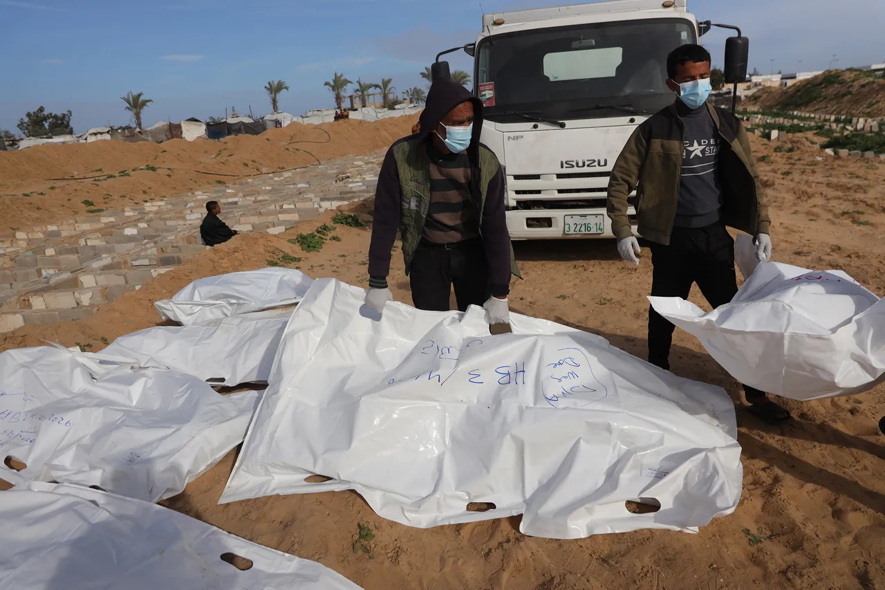 U Gazi sahranjeno 53 neidentificiranih Palestinaca u masovnoj grobnici