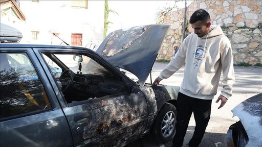 Kolonët ilegalë sulmojnë fshatin në Bregun Perëndimor të pushtuar  25 palestinezë të plagosur