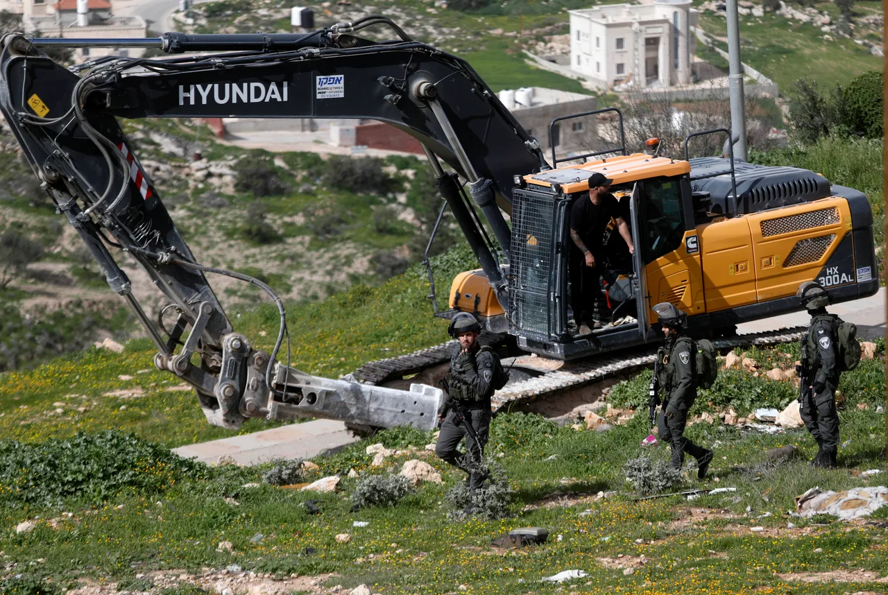 הצבא הישראלי הכובש גנב 526 בעלי חיים בבעלות פלסטינית ועקר 824 עצים בשבוע אחד